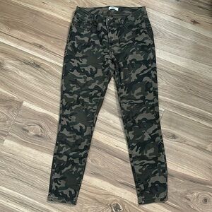 Kensie Camoflauge Pants